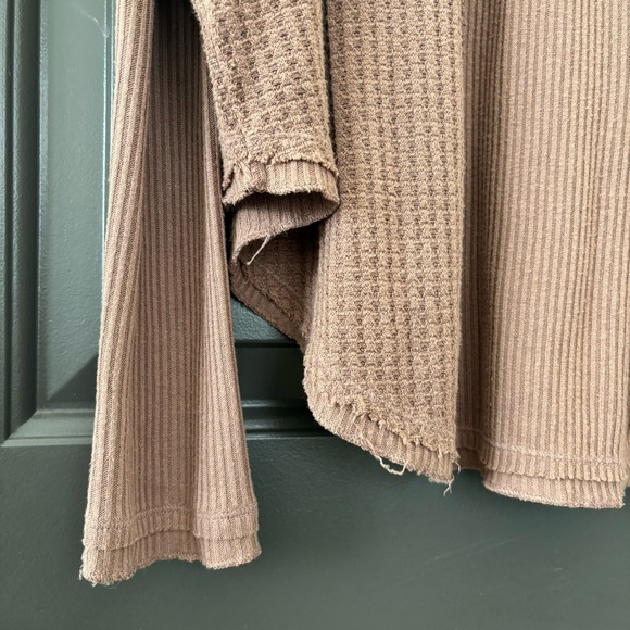 Free People Heartbreaker Thermal Oversized Babydoll Henley Buttoned Top Size L - Picture 8 of 8